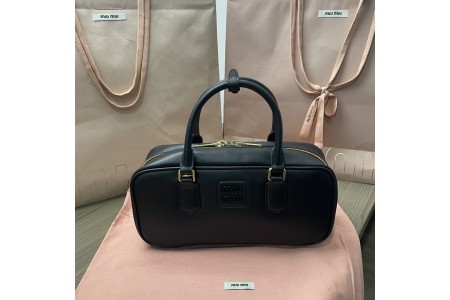 미*미우 아르카디 가죽 탑 핸들 백 5BB148