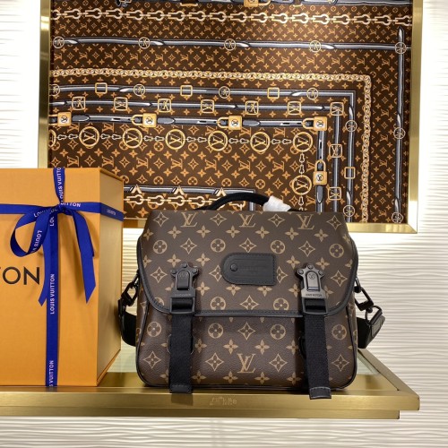 루*비통 LV Trail M46972